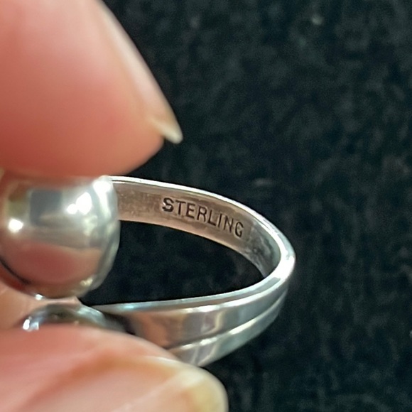 Sterling Silver Ring - Picture 4 of 5